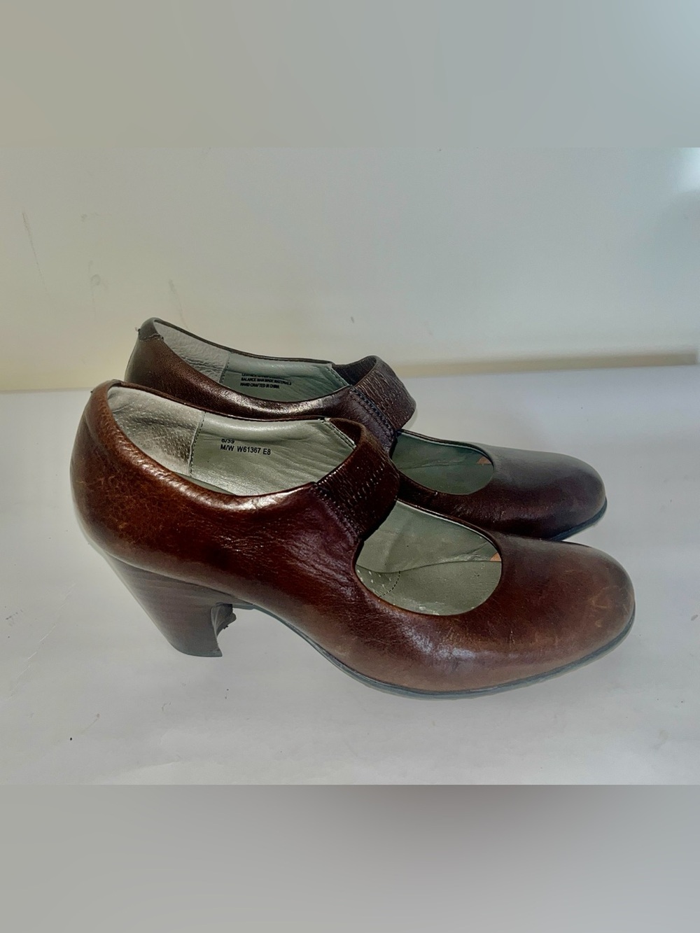 Born Crown Brown Mary Janes. Size 8 Used Excellent Condition.
